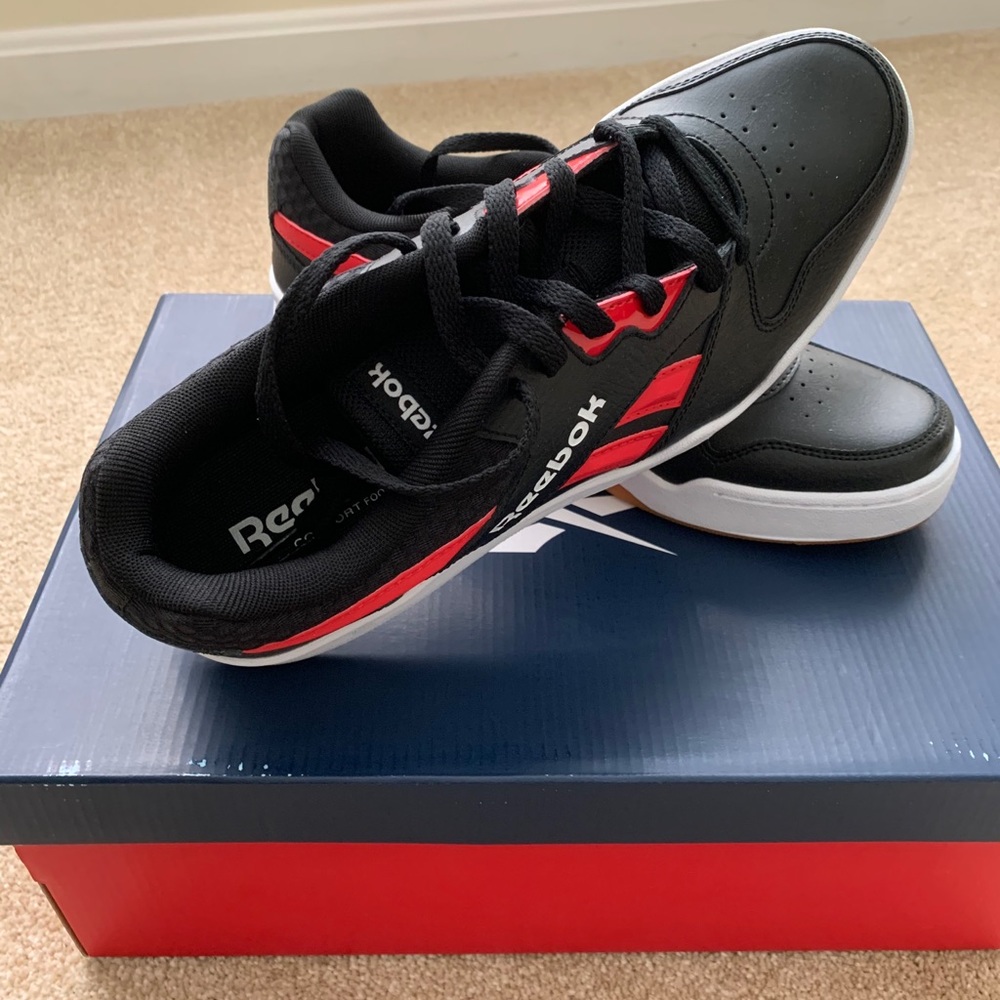 BRAND NEW REEBOK BB4500 Low Top Bball Shoes US 11